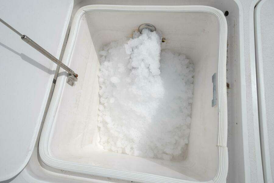 2005 Viking 52 Convertible "Aquaholic"