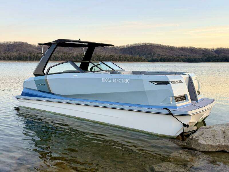 2023 Correct Craft Ingenity 23EL2 Electric Boat