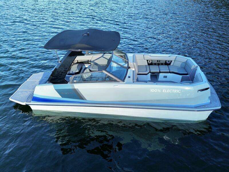 2023 Correct Craft Ingenity 23EL2 Electric Boat