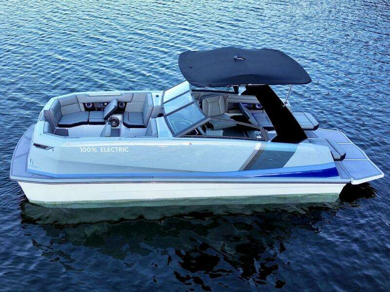 2023 Correct Craft Ingenity 23EL2 Electric Boat
