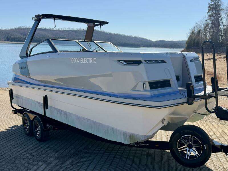 2023 Correct Craft Ingenity 23EL2 Electric Boat