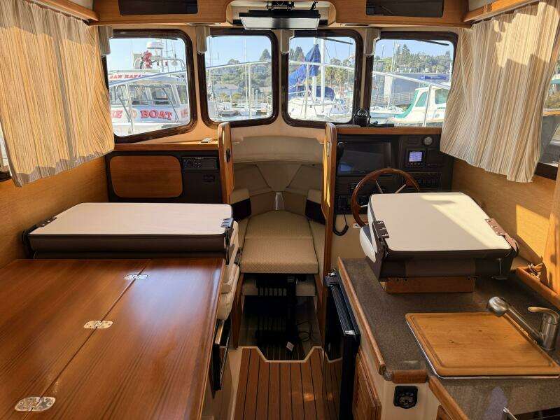 2016 Ranger Tugs R-25 SC