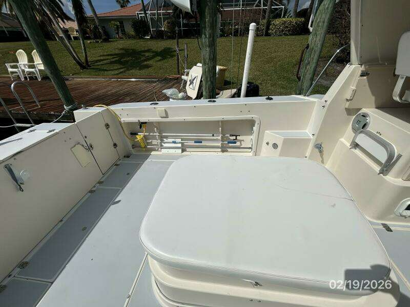 28' Albin cockpit port