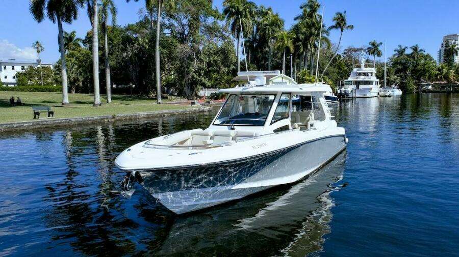 2019 Boston Whaler 350 Realm