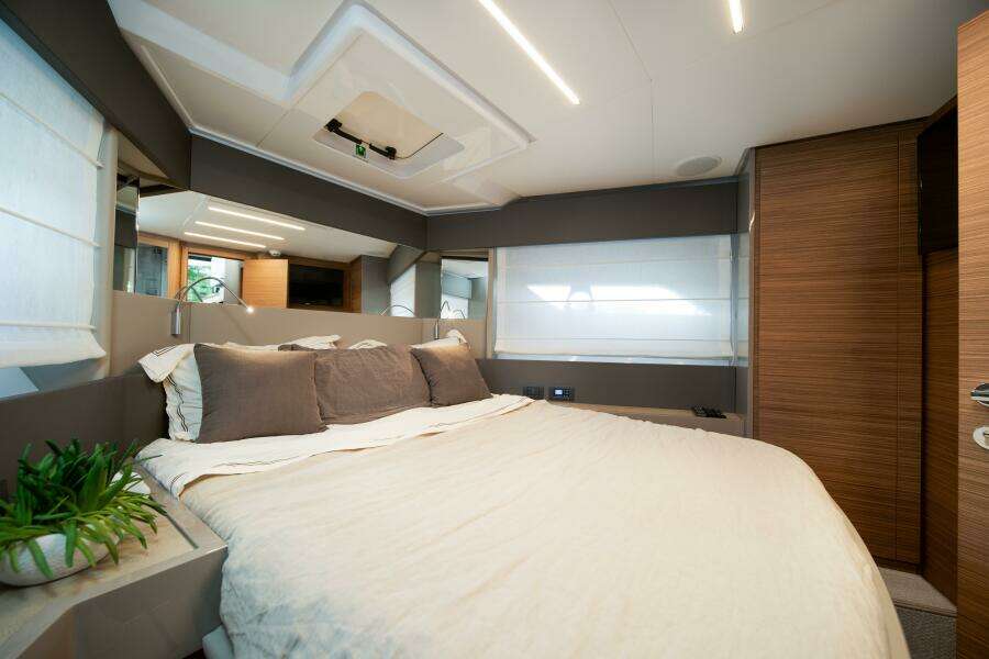 2018 Ferretti Yachts 450 Fly