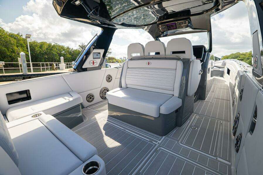 2026 Cigarette 42’ Auroris