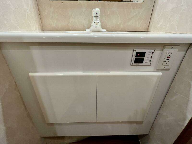 1999 Post 42 Convertible