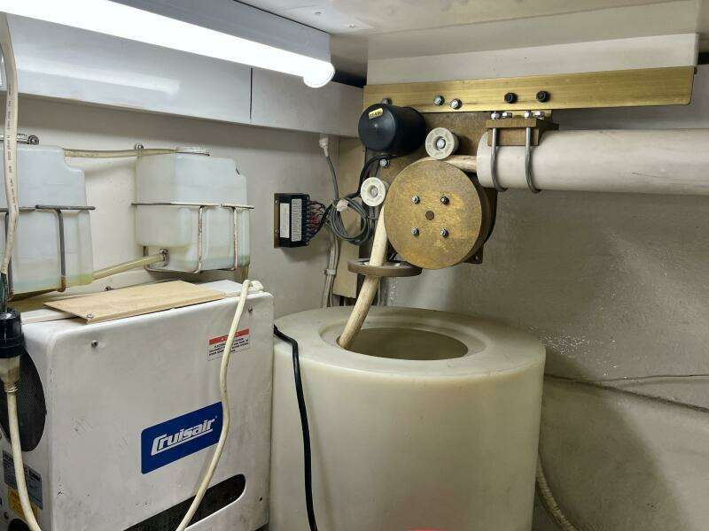 1999 Post 42 Convertible