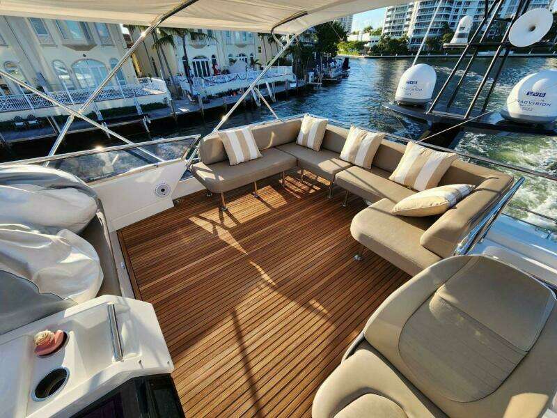 Fantastic_77 Flybridge Aft Deck