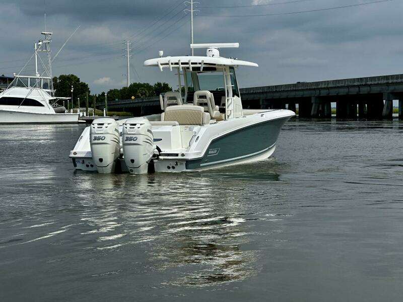 Boston Whaler 33 BOTTOMS UP -  Exterior