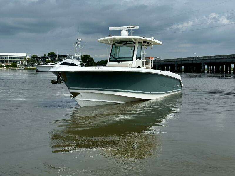 Boston Whaler 33 BOTTOMS UP -  Exterior