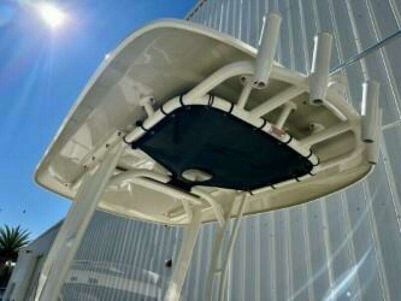 Boston Whaler 250 Dauntless - Hard Top