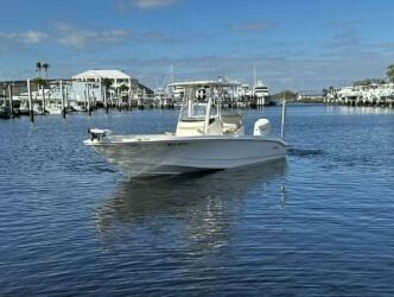 Boston Whaler 250 Dauntless - Exterior