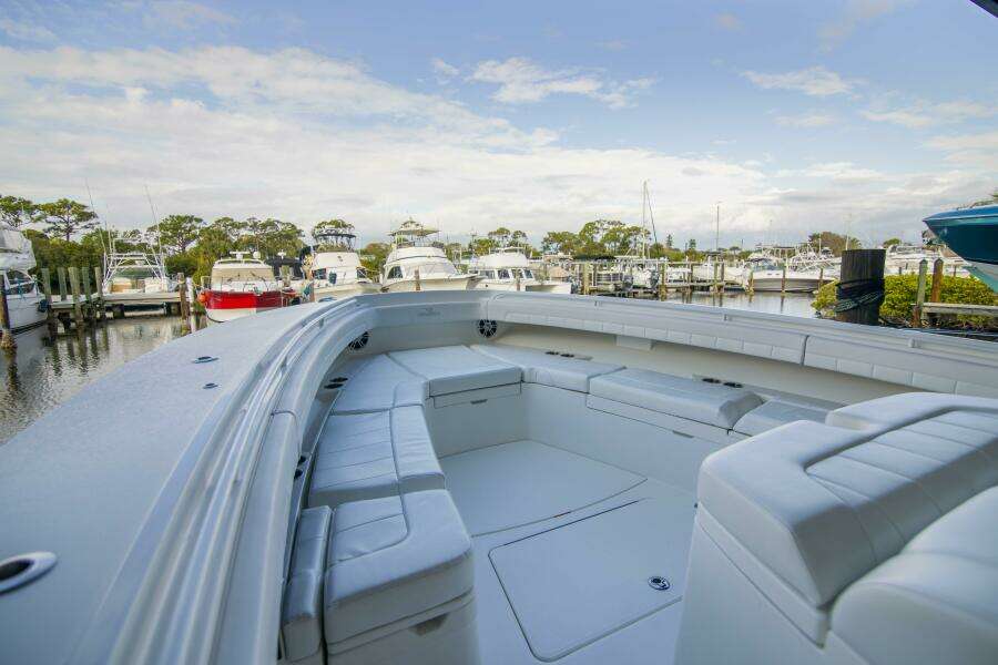 Regulator 41 - Miss Megan - Bow, Forward Seating