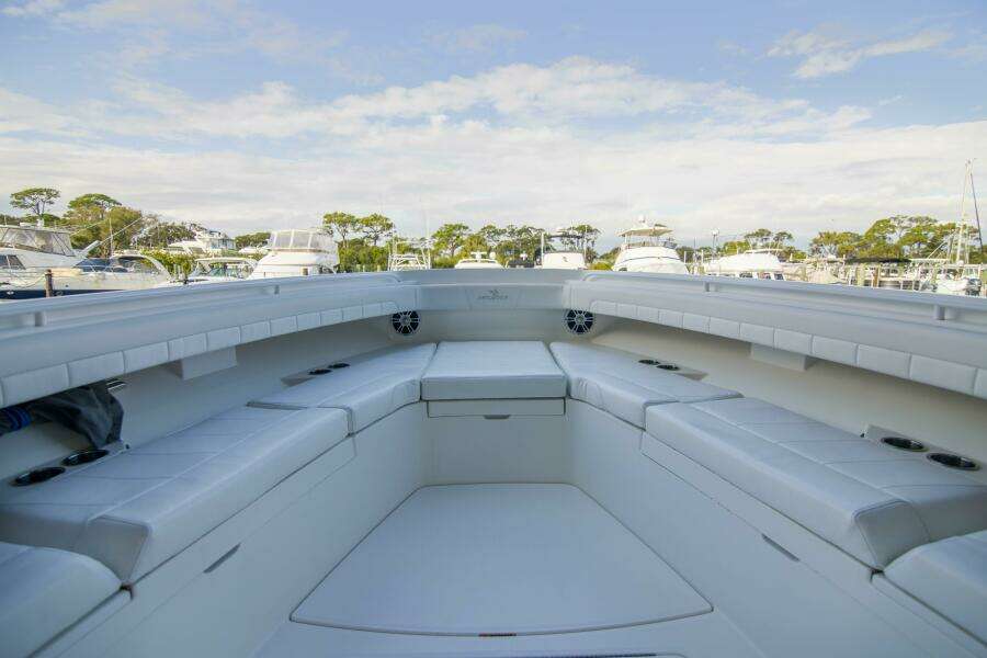 Regulator 41 - Miss Megan - Bow, Forward Seating