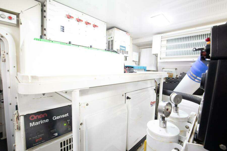 Viking 68 - Mobster - Engine Room