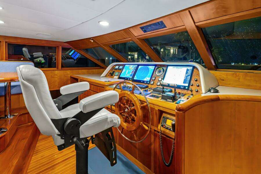 1998 Burger Raised Pilothouse