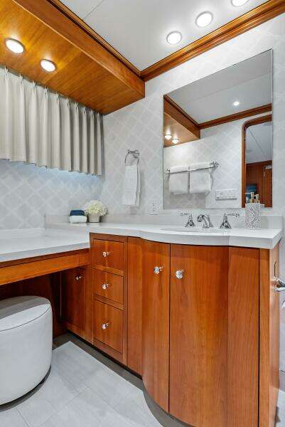 1998 Burger Raised Pilothouse