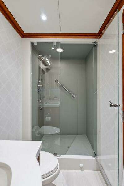 1998 Burger Raised Pilothouse