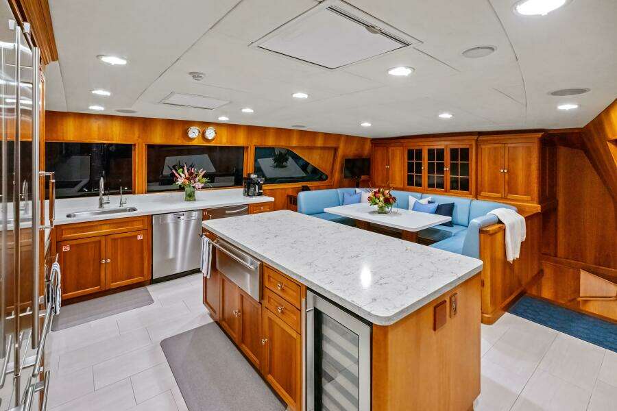 1998 Burger Raised Pilothouse