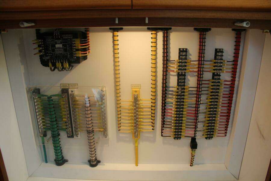 2004 Cabo 48 Flybridge