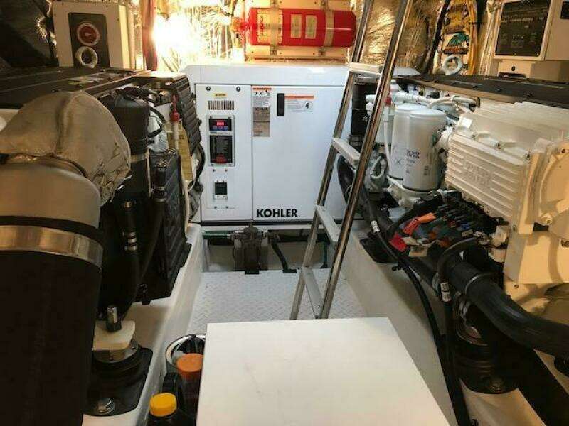 2014 Cruisers Yachts 