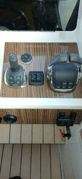 2014 Cruisers Yachts 