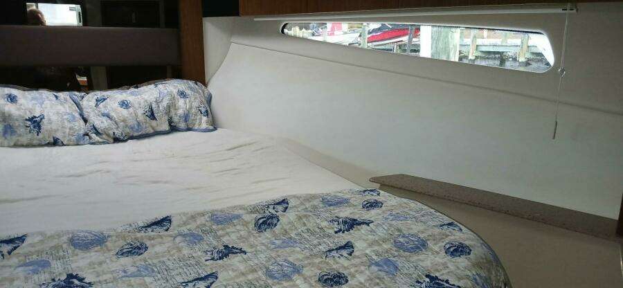 2014 Cruisers Yachts 