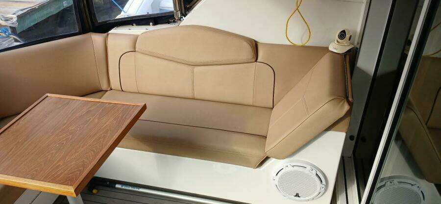 2014 Cruisers Yachts 