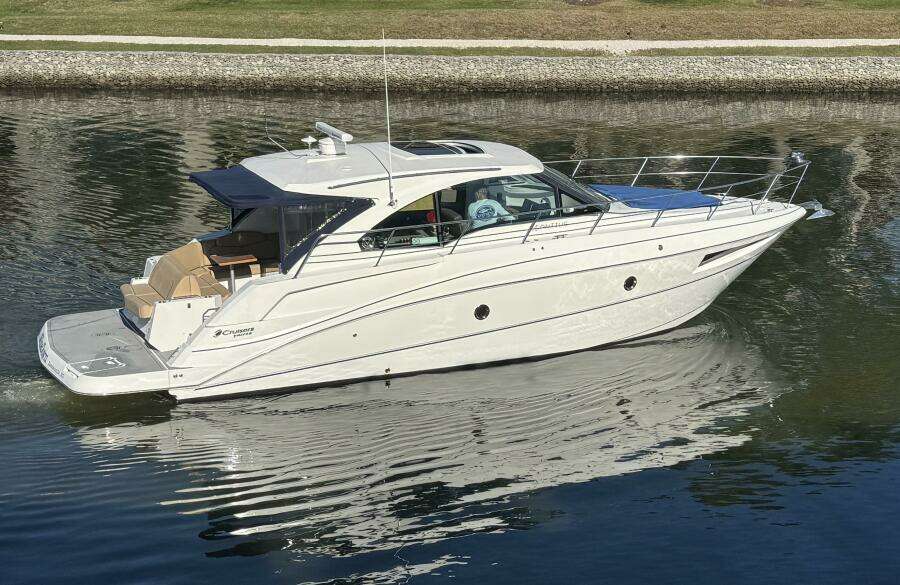 2014 Cruisers Yachts 