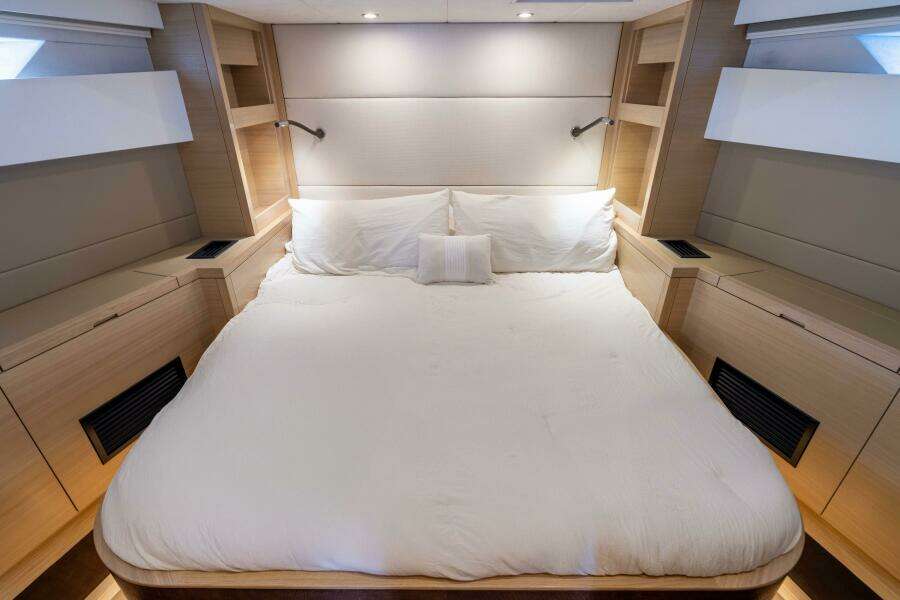 2025 Steeler Bronson 67 Beachclub