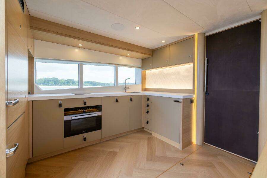 2025 Steeler Bronson 67 Beachclub