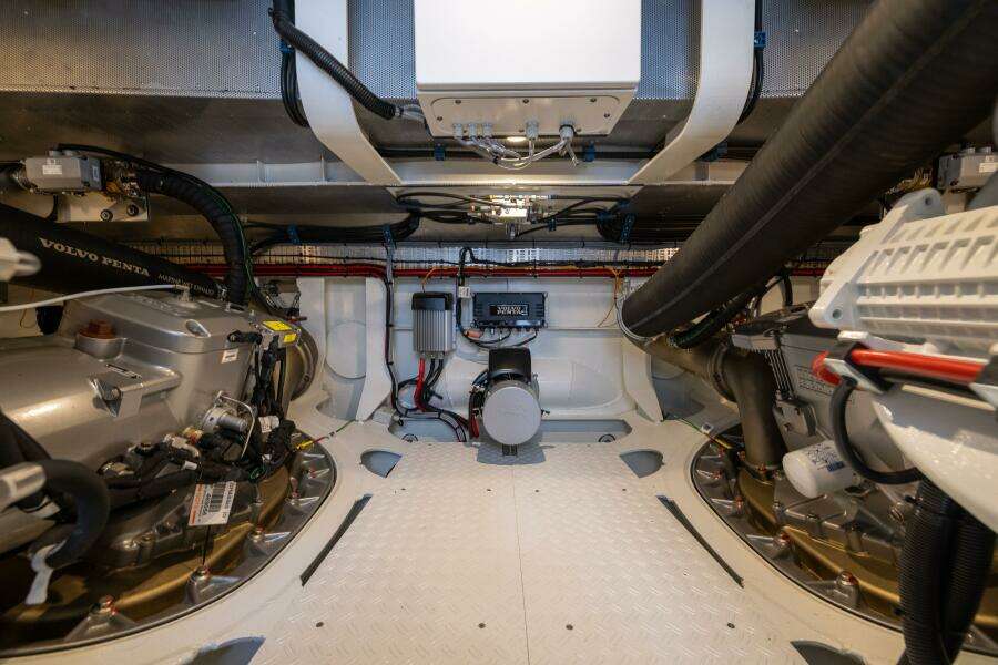 2025 Steeler Bronson 67 Beachclub