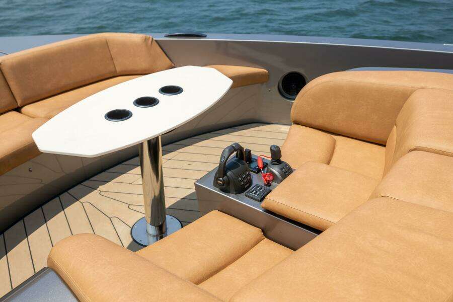 2025 Steeler Bronson 67 Beachclub