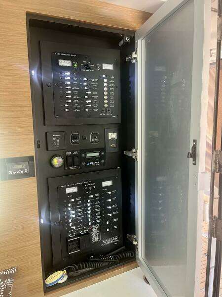 2016 Cruisers Yachts 45 Cantius