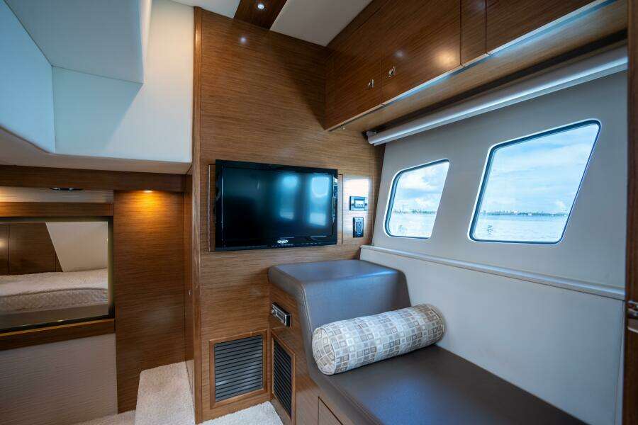 2016 Cruisers Yachts 45 Cantius