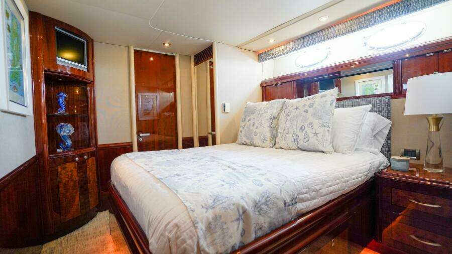 2004 Lazzara Yachts 80 SL