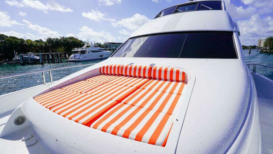 2004 Lazzara Yachts 80 SL