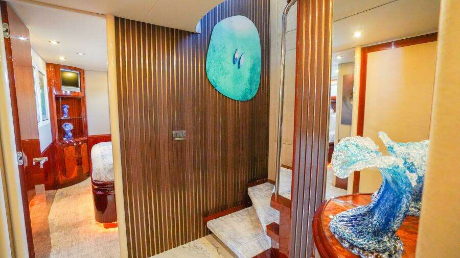 2004 Lazzara Yachts 80 SL