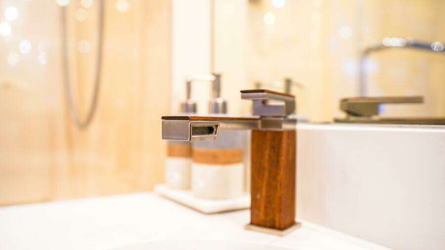 2004 Lazzara Yachts 80 SL