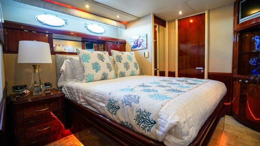 2004 Lazzara Yachts 80 SL