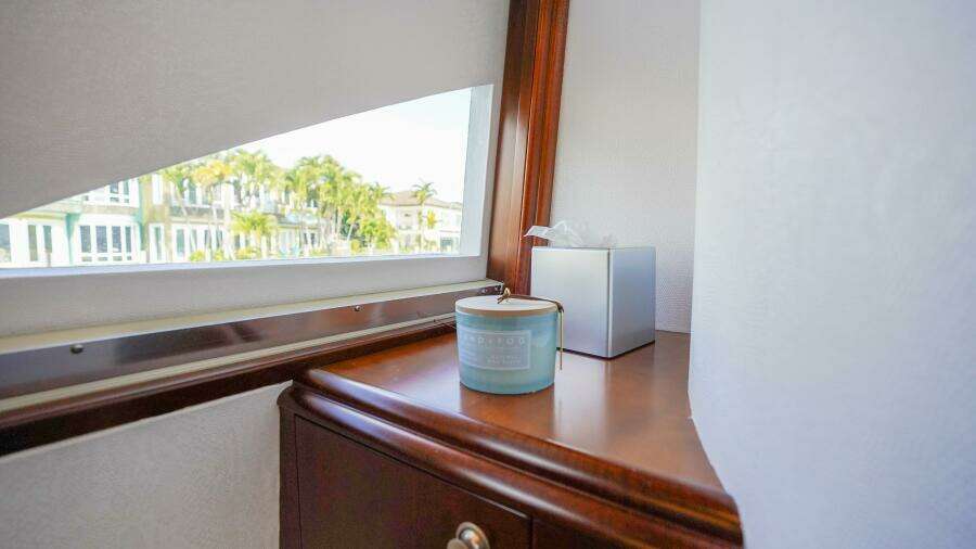 2004 Lazzara Yachts 80 SL