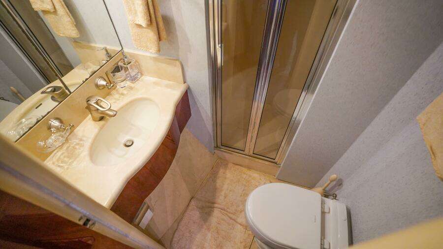 2004 Lazzara Yachts 80 SL