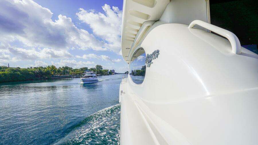 2004 Lazzara Yachts 80 SL