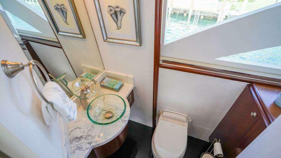 2004 Lazzara Yachts 80 SL