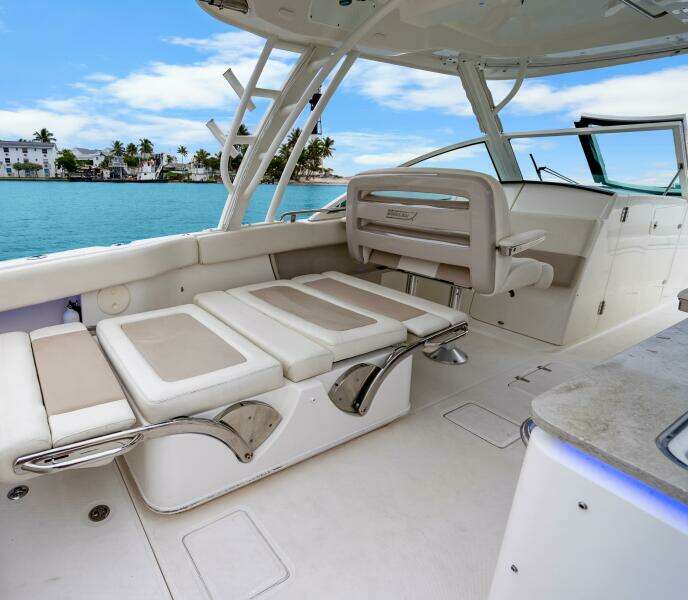 2018 Boston Whaler 320 Vantage