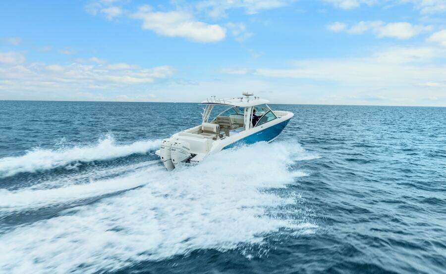 2018 Boston Whaler 320 Vantage