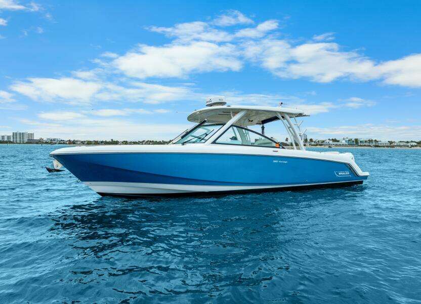 2018 Boston Whaler 320 Vantage