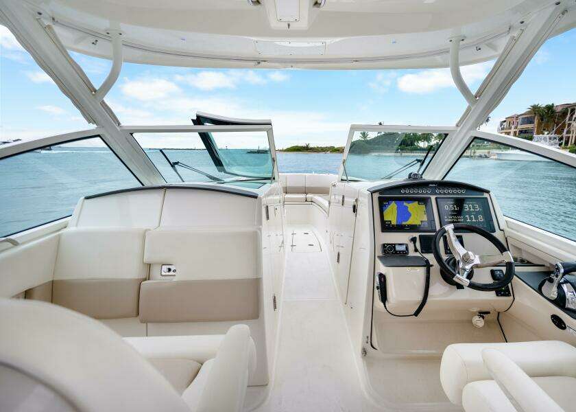 2018 Boston Whaler 320 Vantage