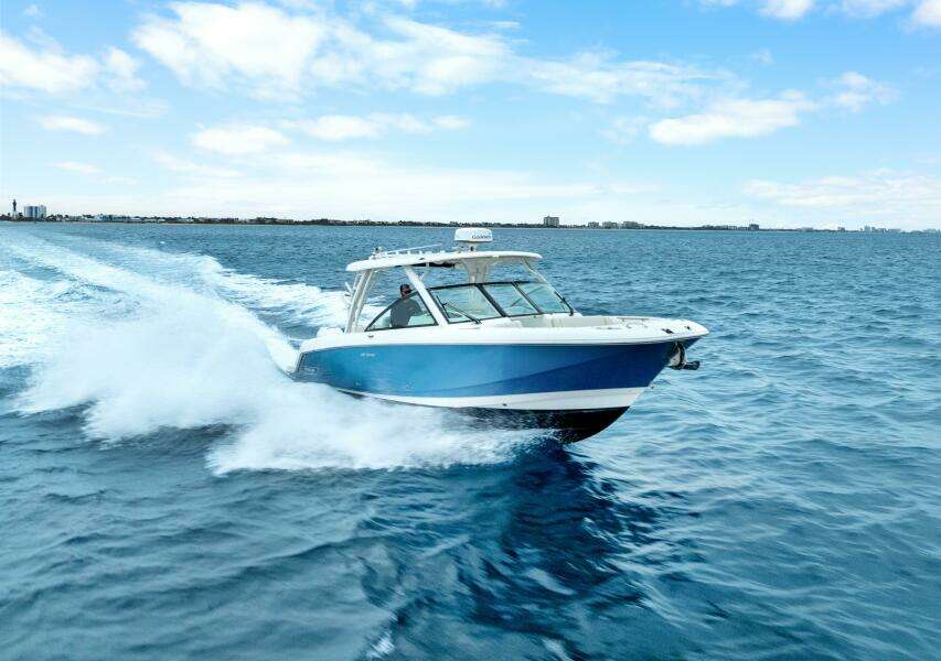 2018 Boston Whaler 320 Vantage